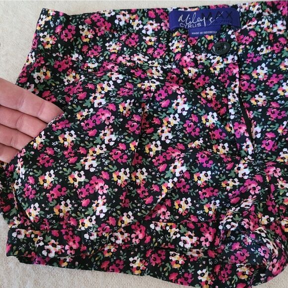 COPY - New Miley Cyrus & Max Azria Floral With Pockets Shorts Size 11 - Picture 4 of 4